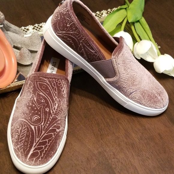 Steve Madden Shoes - Steve Madden slip on rose gold shoes
